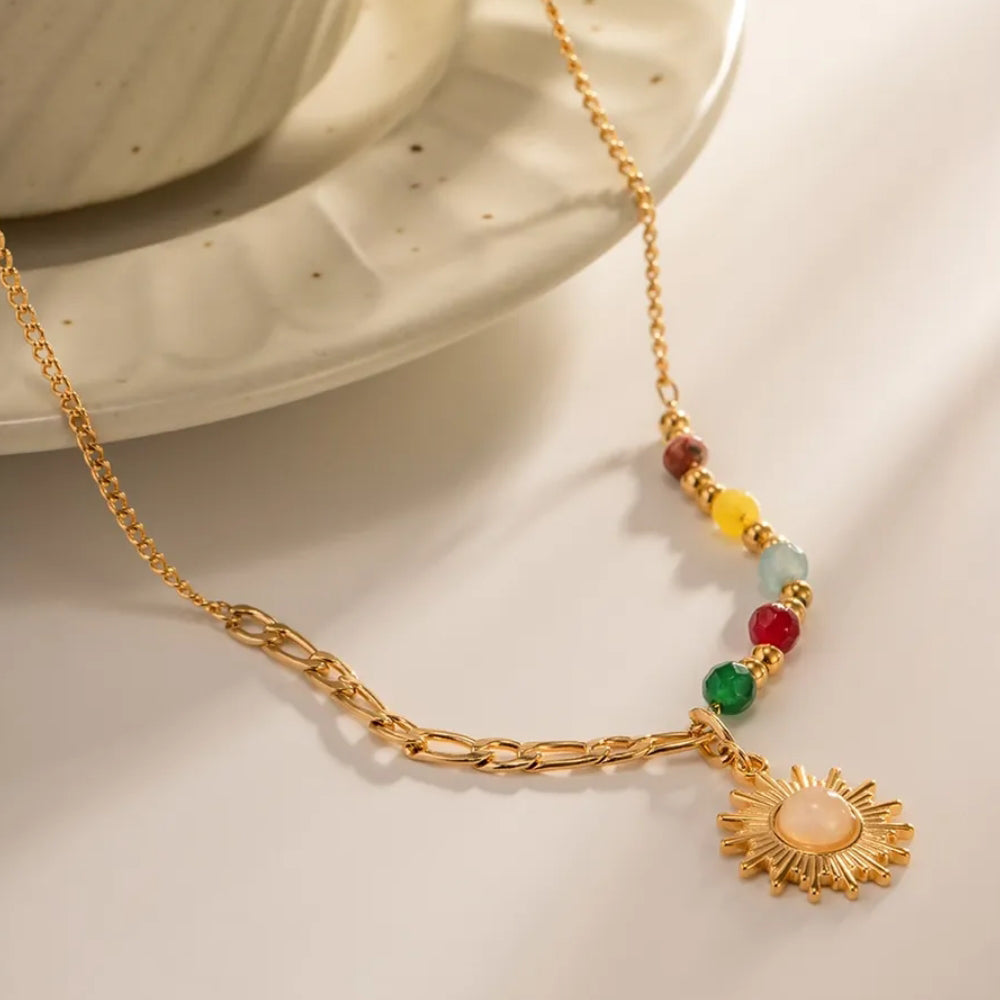 Olivia - Aranyszínű nyaklánc színes gyöngyökkel