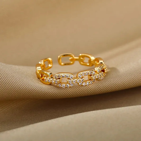 Ava - Aranyszínű láncszemekből álló gyűrű cirkónia kövekkel